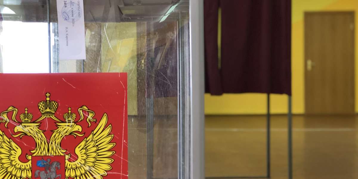 В Великом Новгороде полиция изъяла агитматериалы партии «Яблоко» редакции