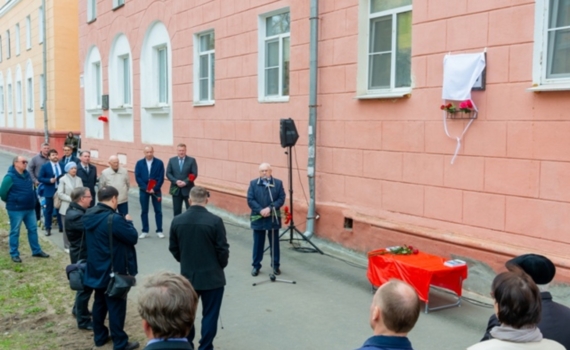 Севмаш открыл мемориальную доску Виктору Петрушину