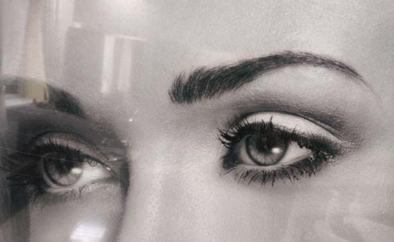 Белый карандаш преображает взгляд: волшебное преображение для блеска в глазах — тренд макияжа 2026 Белый карандаш преображает взгляд: волшебное преображение для блеска в глазах — тренд макияжа 2026