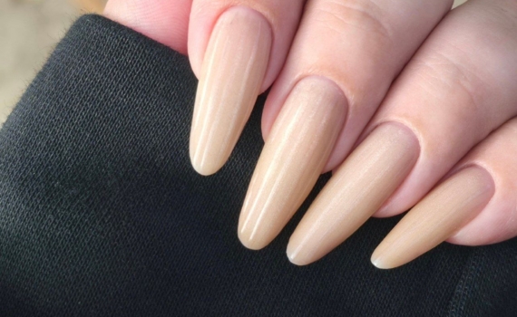 Маникюр после 50: эти оттенки лака делают руки моложе и ухоженней — минус 7 лет за один маникюр Маникюр после 50: эти оттенки лака делают руки моложе и ухоженней — минус 7 лет за один маникюр